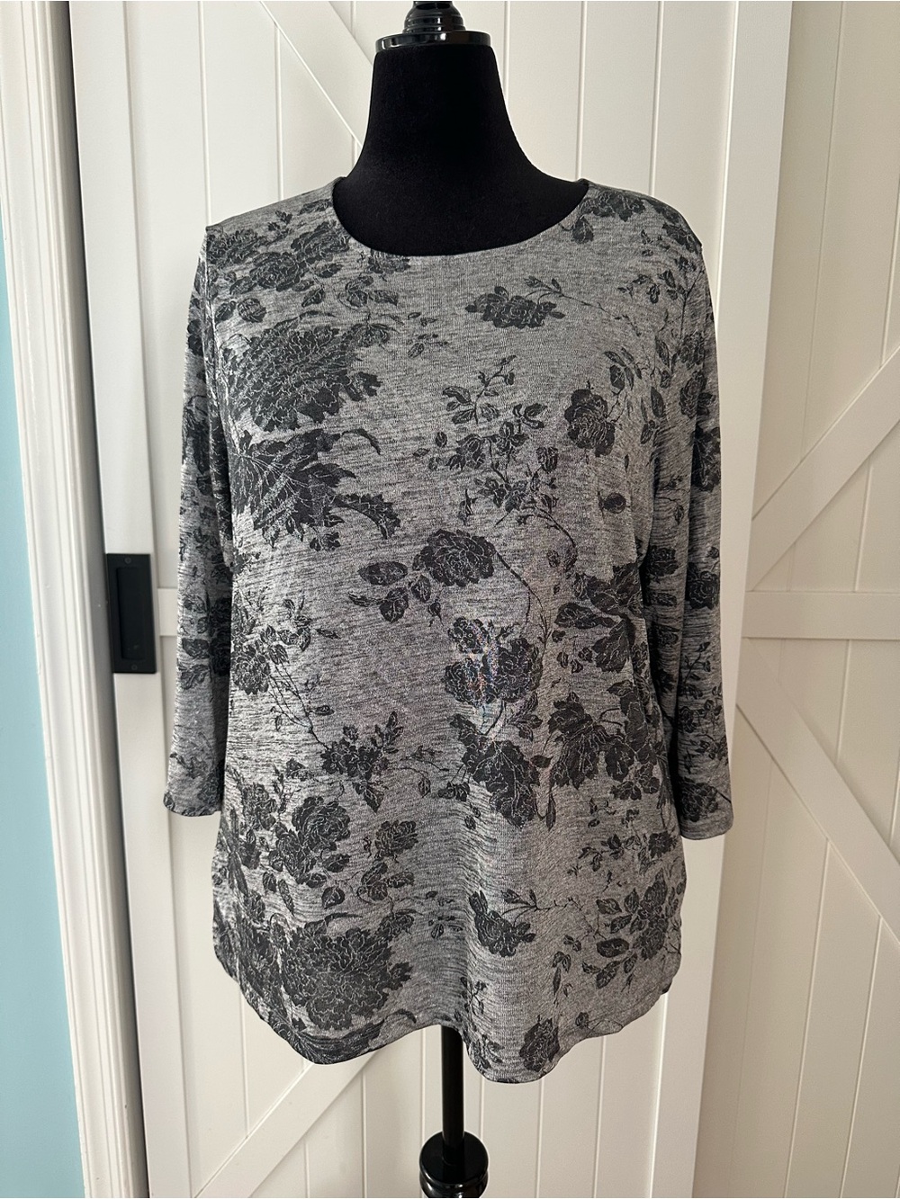 Chico’s Easywear Size 3 Gray Black Metallic Floral 3/4 Sleeve Top Size XL 16